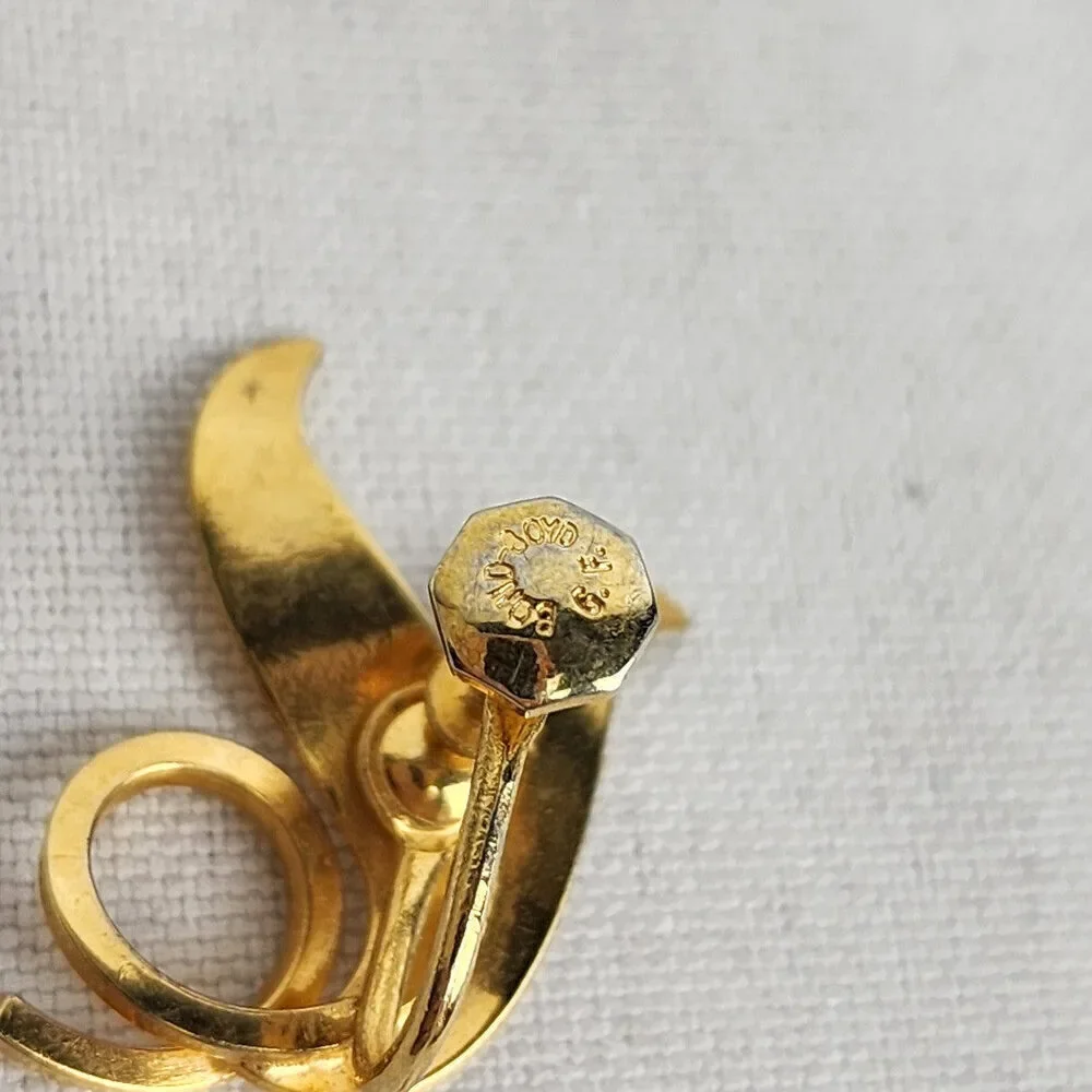 Vintage Bond Boyd Golf Fill Leaf Screw Back Earrings - Picture 5 of 6